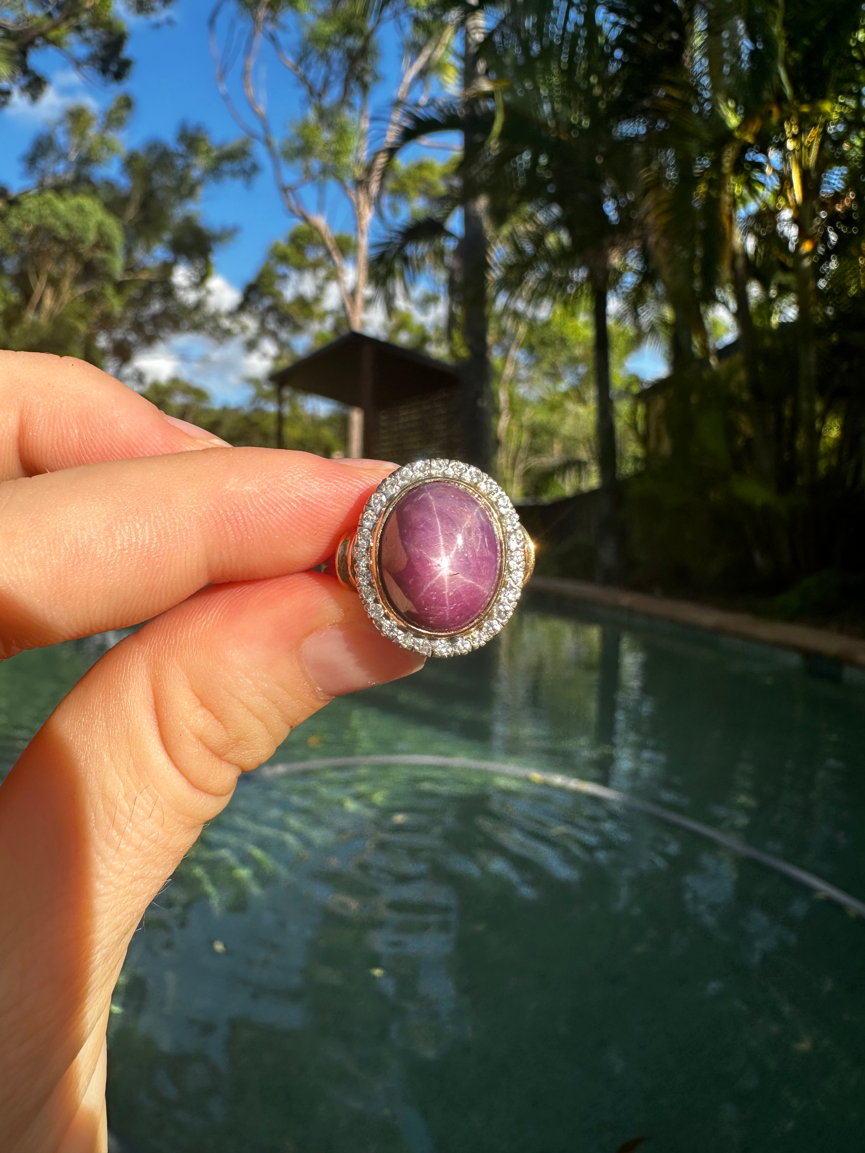 18ct Yellow Gold Star Ruby Ring