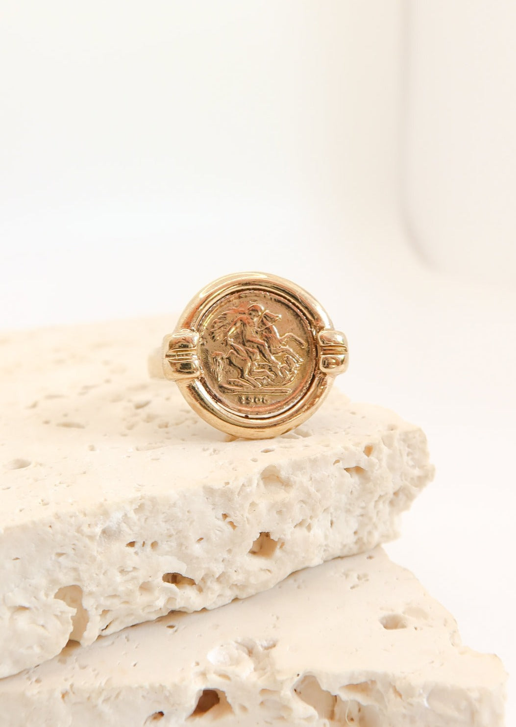 Mini sovereign outlet ring