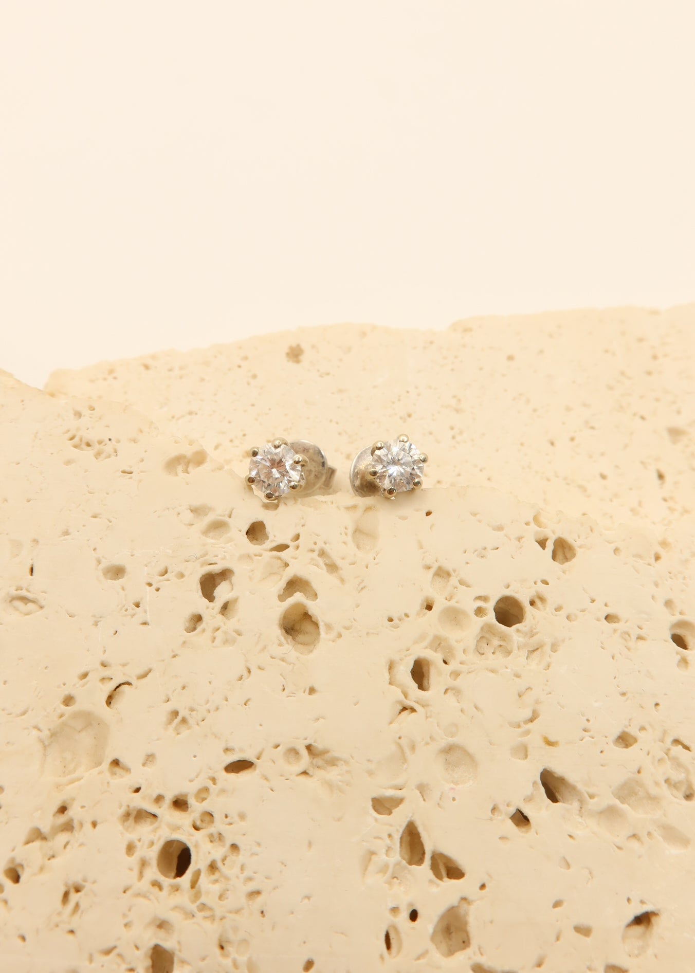 18ct White Gold Diamond Stud Earrings