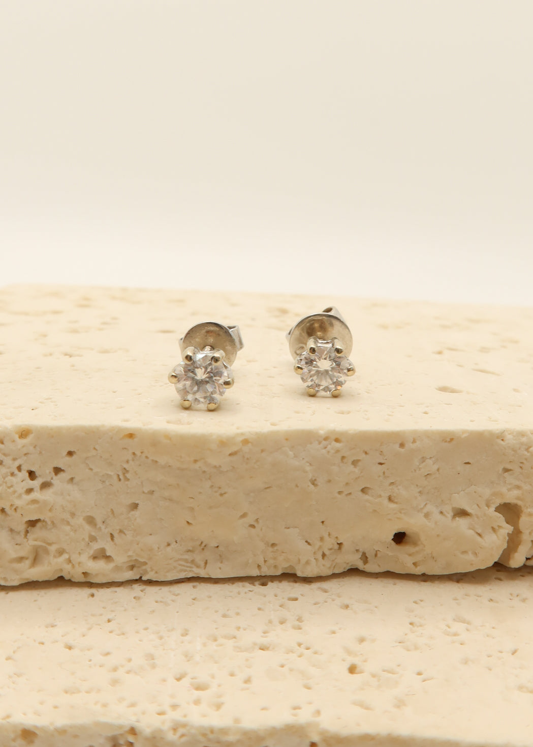 18ct White Gold Diamond Stud Earrings