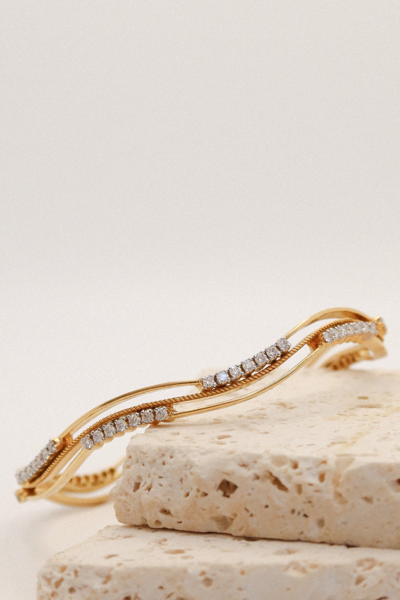 18ct Yellow Gold & Diamond Wavy Bangle