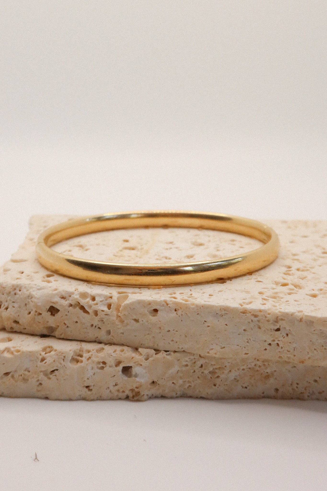 9ct Yellow Gold Oval Hinged Cuff Bangle