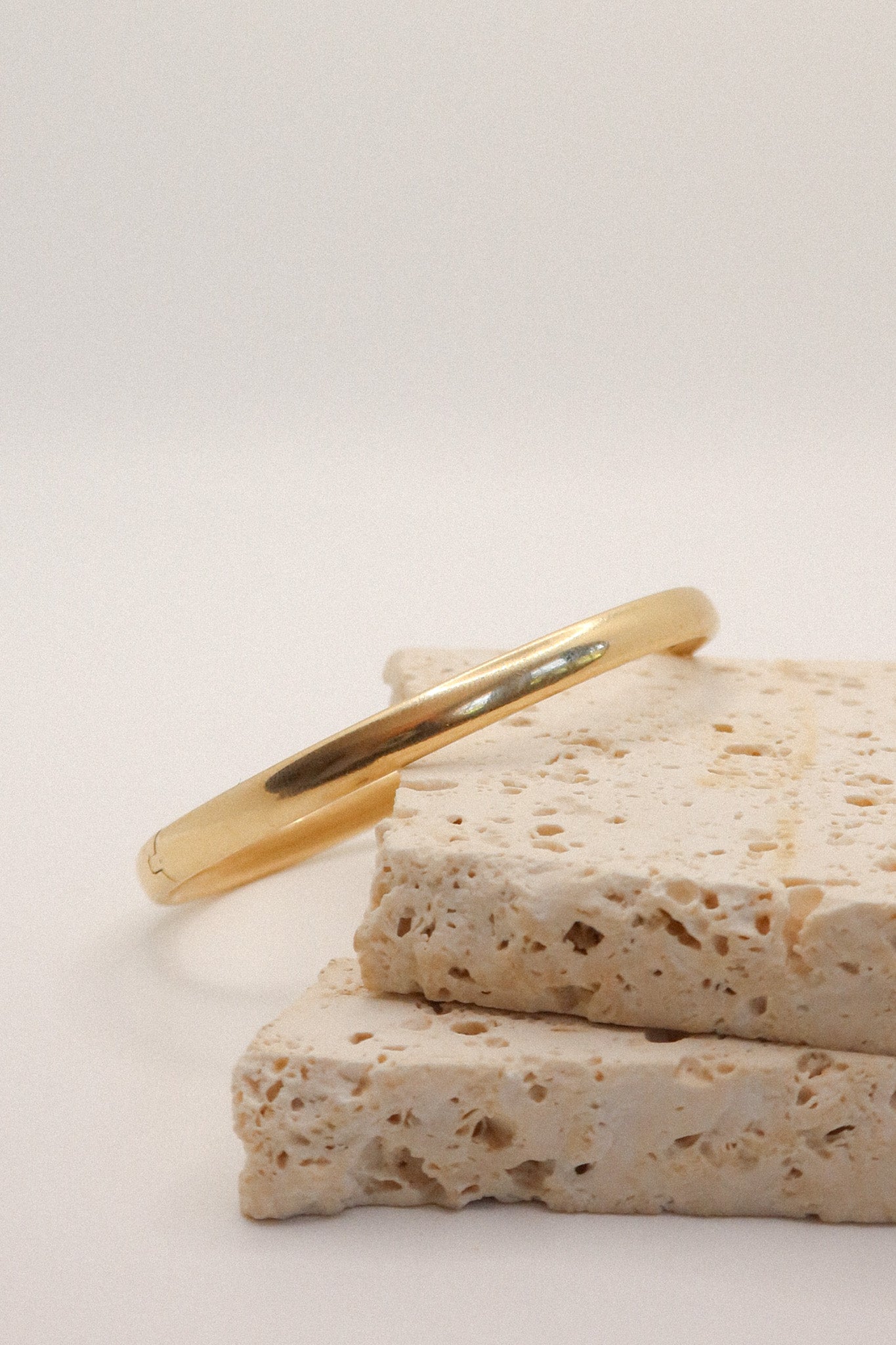 9ct Yellow Gold Oval Hinged Cuff Bangle