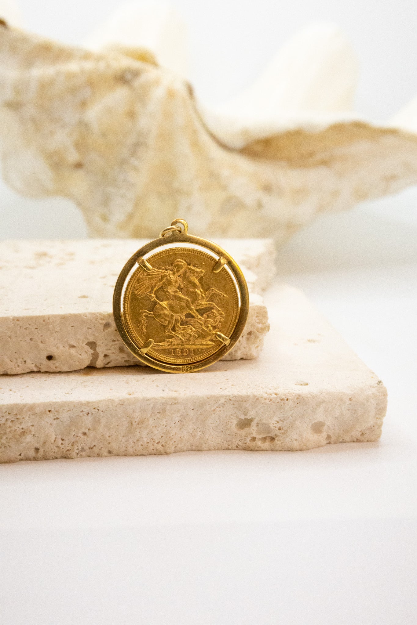 18ct Yellow Gold Sovereign Coin Pendant