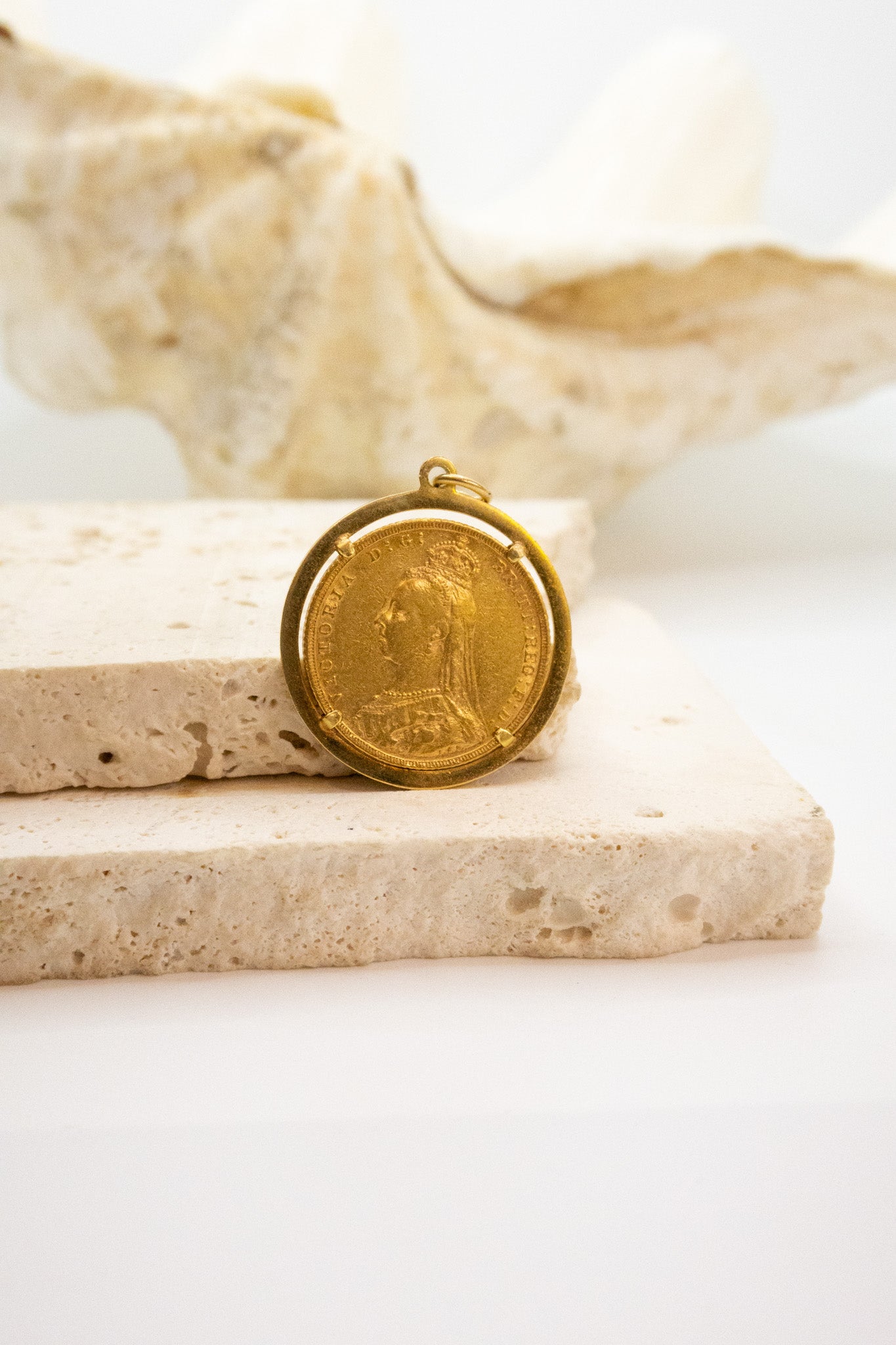 18ct Yellow Gold Sovereign Coin Pendant